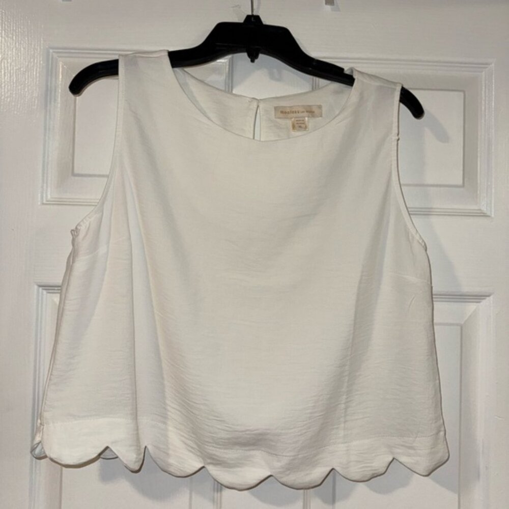 New Never Worn Monteau White Scalloped Sleeveless Crop Top Blouse - Size XL 🤍